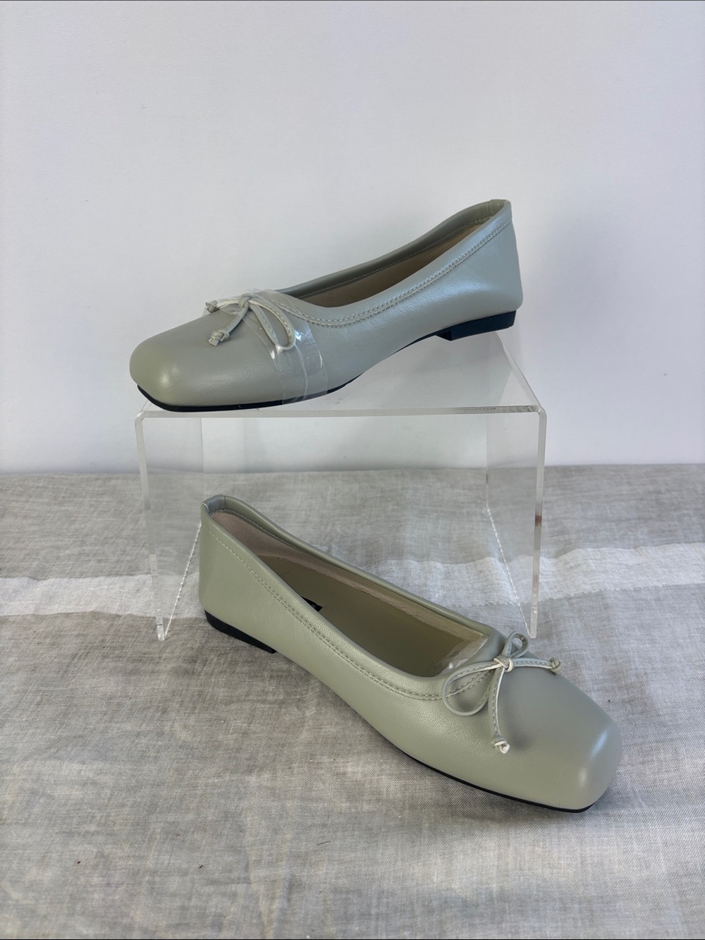 HAPPY FEELING GREY FLATS